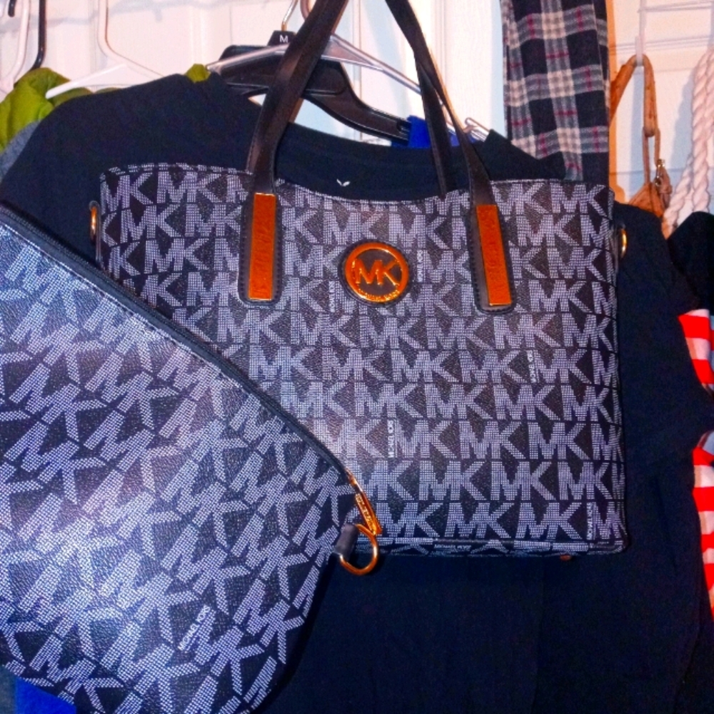 Michael Kors purse plus makeup bag